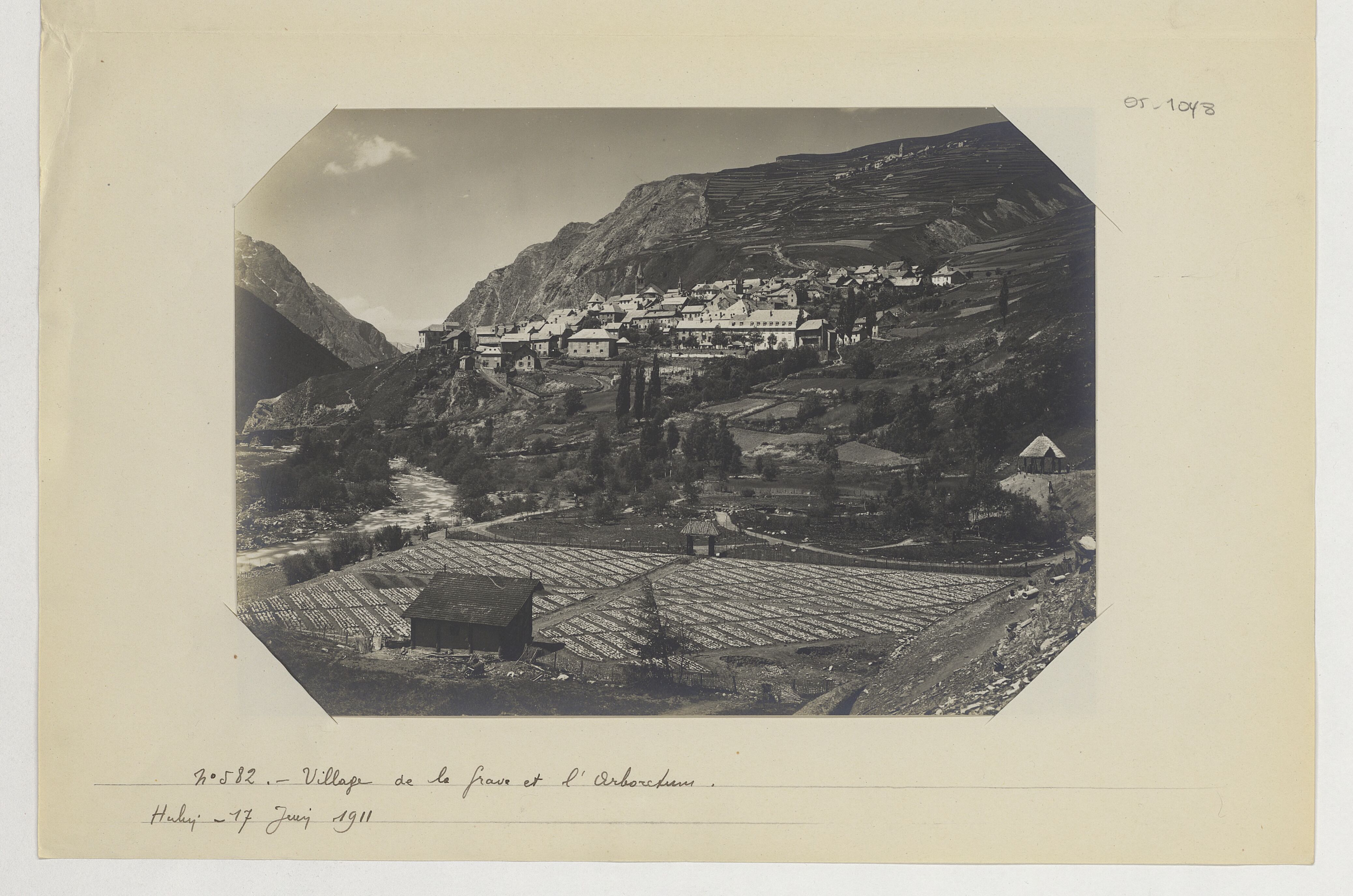 Encore une image de Victor Hulin en 1911, montrant l'Arboretum Surell, la Romanche, la Grave et l'hôtel Juge.