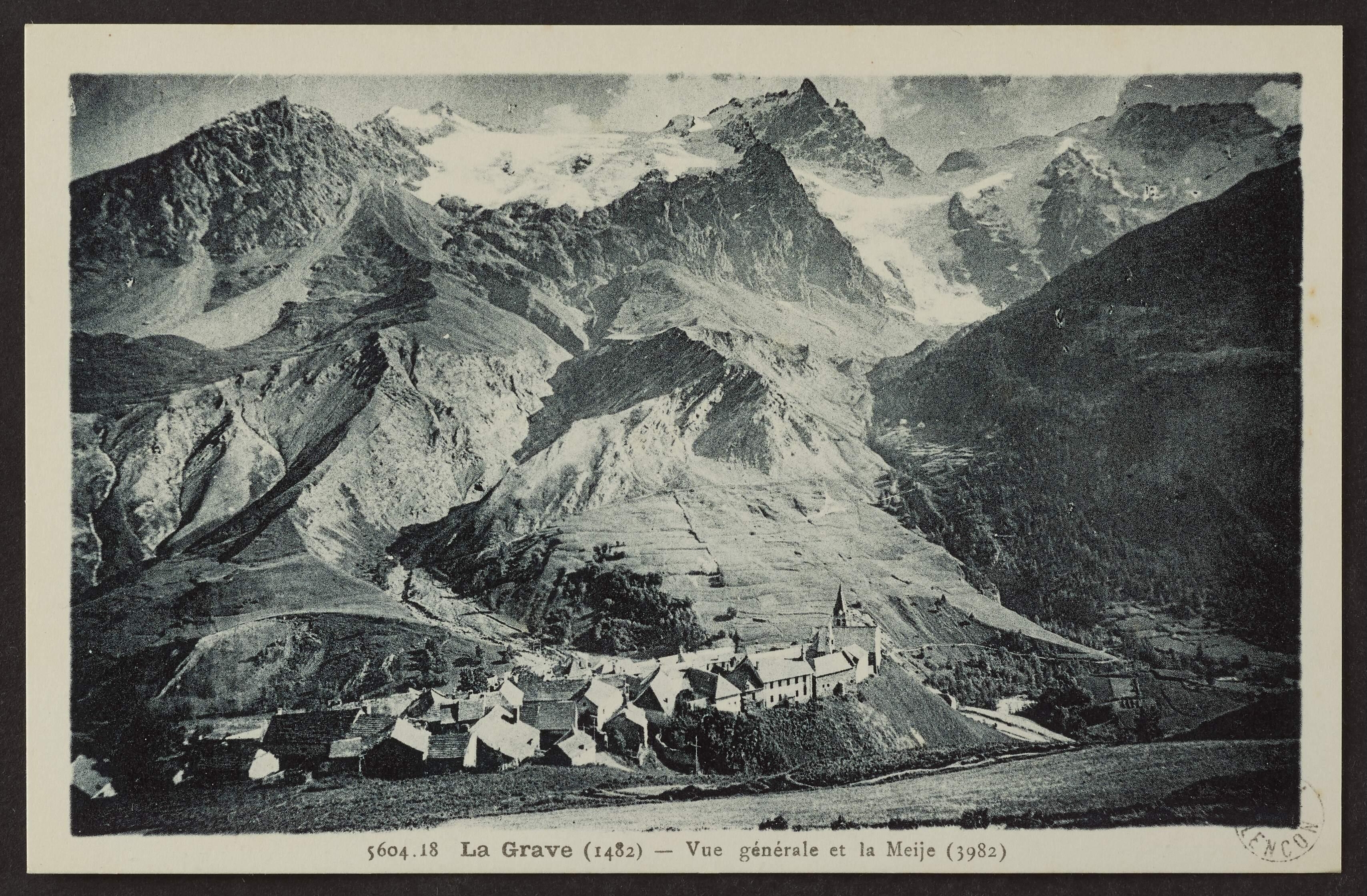 Une vue générale de La Grave et la Meije, un sommet emblématique des Alpes françaises, culminant à 3982 mètres.