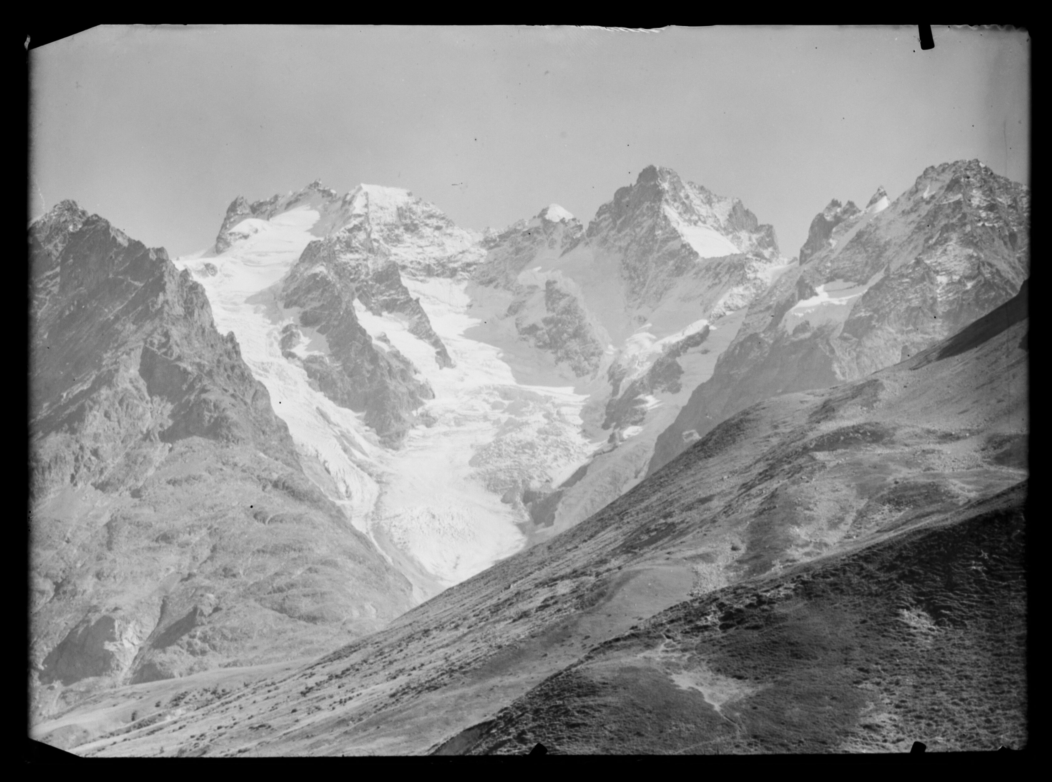 Une troisième photographie de La Meije par Émile Duchemin, entre 1890 et 1914, témoignant de l'attrait de ce sommet pour
