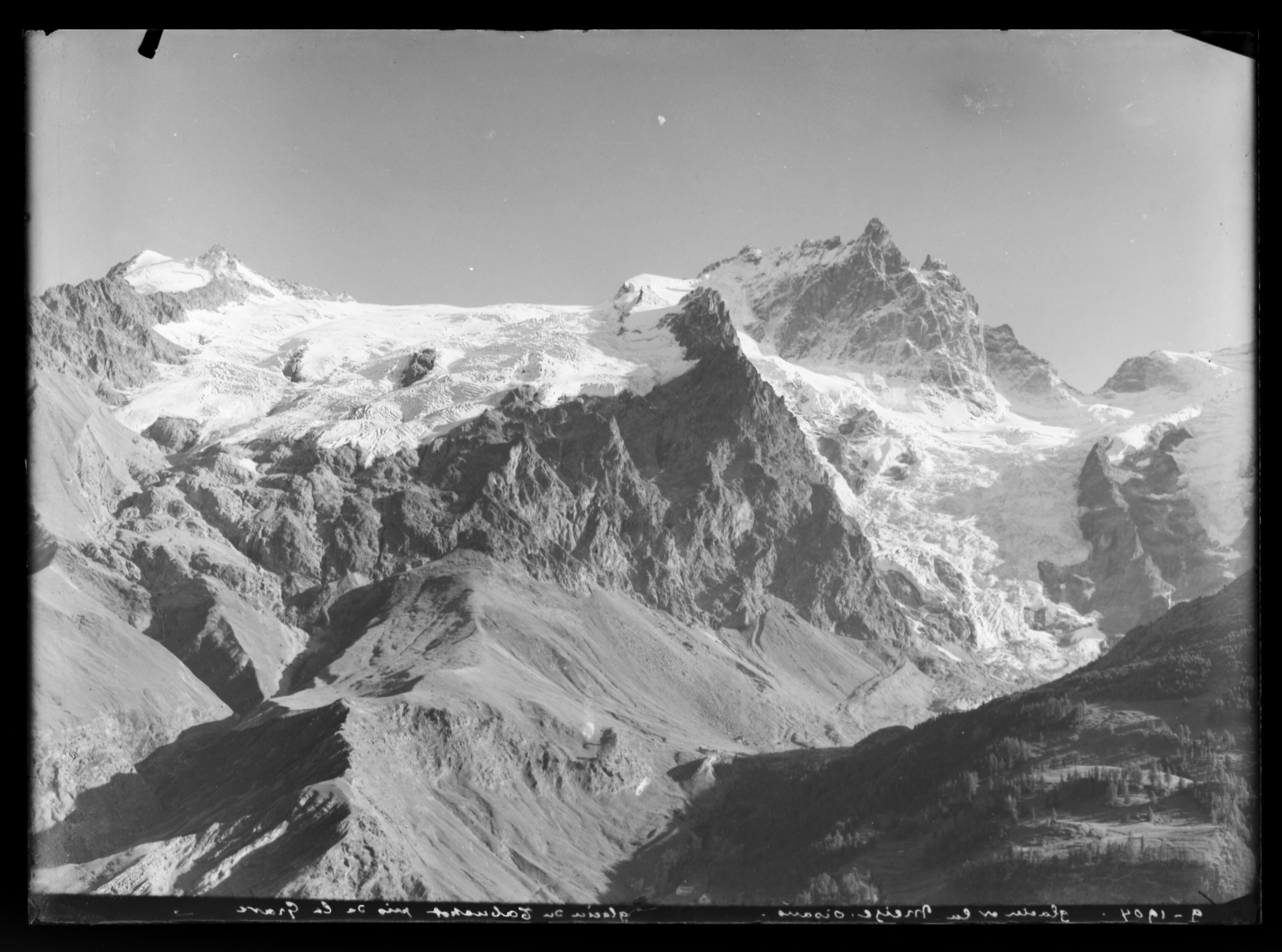 Une quatrième photographie de La Meije par Émile Duchemin, entre 1890 et 1914, soulignant l'importance de ce sommet dans