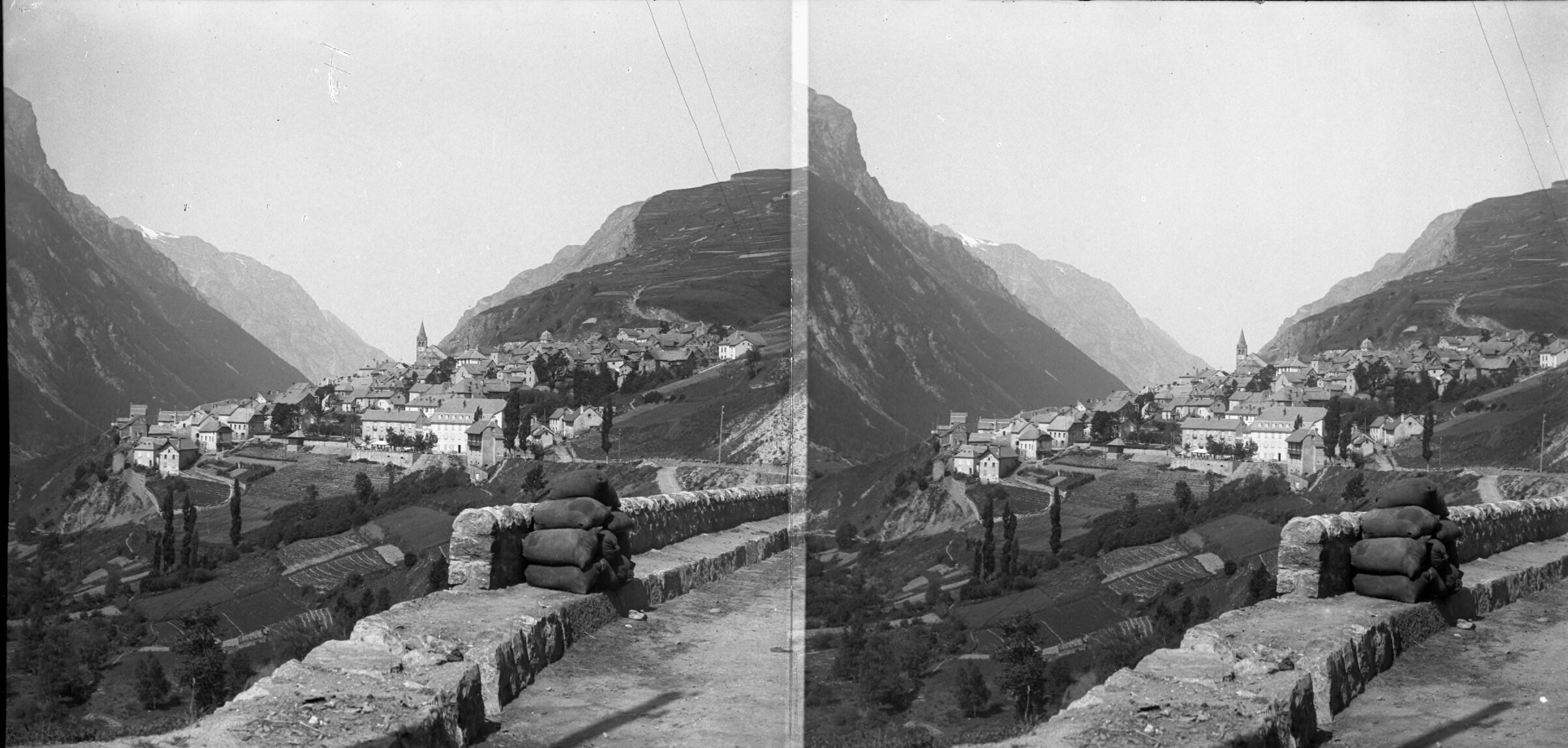 Vue générale de La Grave, capturée par Émile Duchemin entre 1890 et 1914.