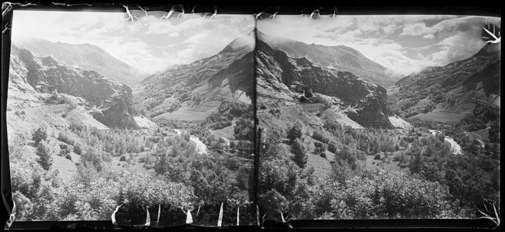 Image de 1931 par Albert Oliveras i Folch, montrant la vallée du Romanche avec des forêts et des montagnes en arrière-pl