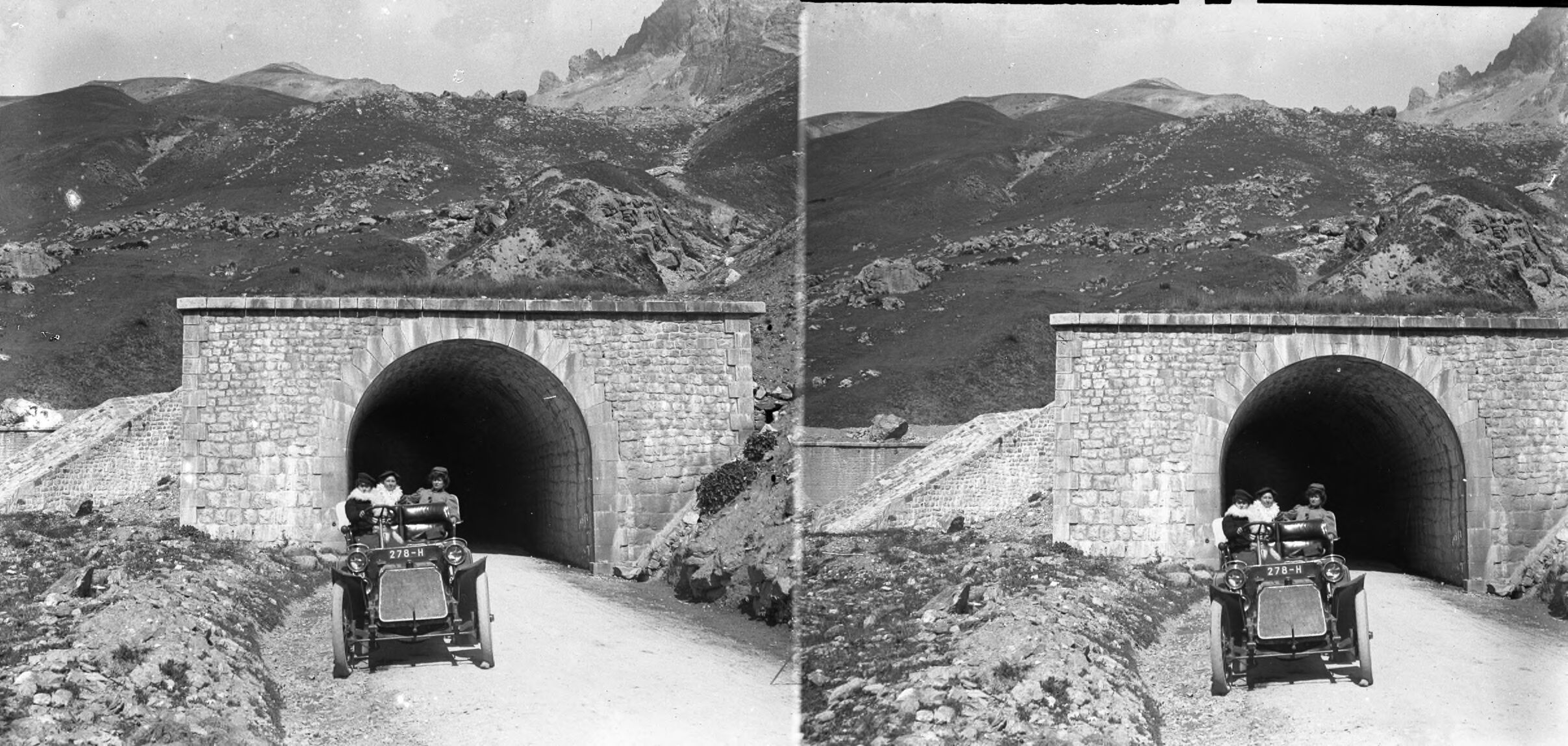 Photographie du tunnel de Villard d'Arène sur la route de la Grave au Lautaret, prise par Émile Duchemin entre 1890 et 1