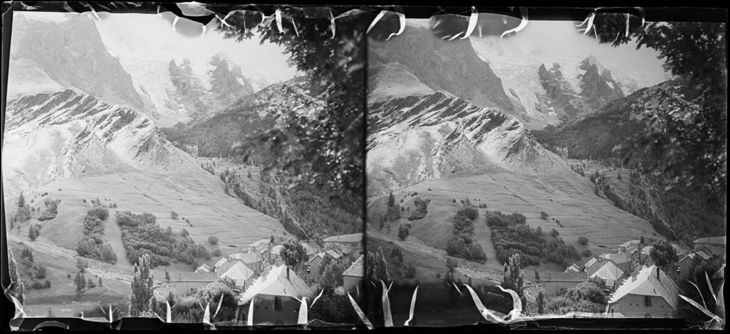 Photographie de 1931 par Albert Oliveras i Folch, offrant une vue sur la vallée et les montagnes avec des maisons au pre