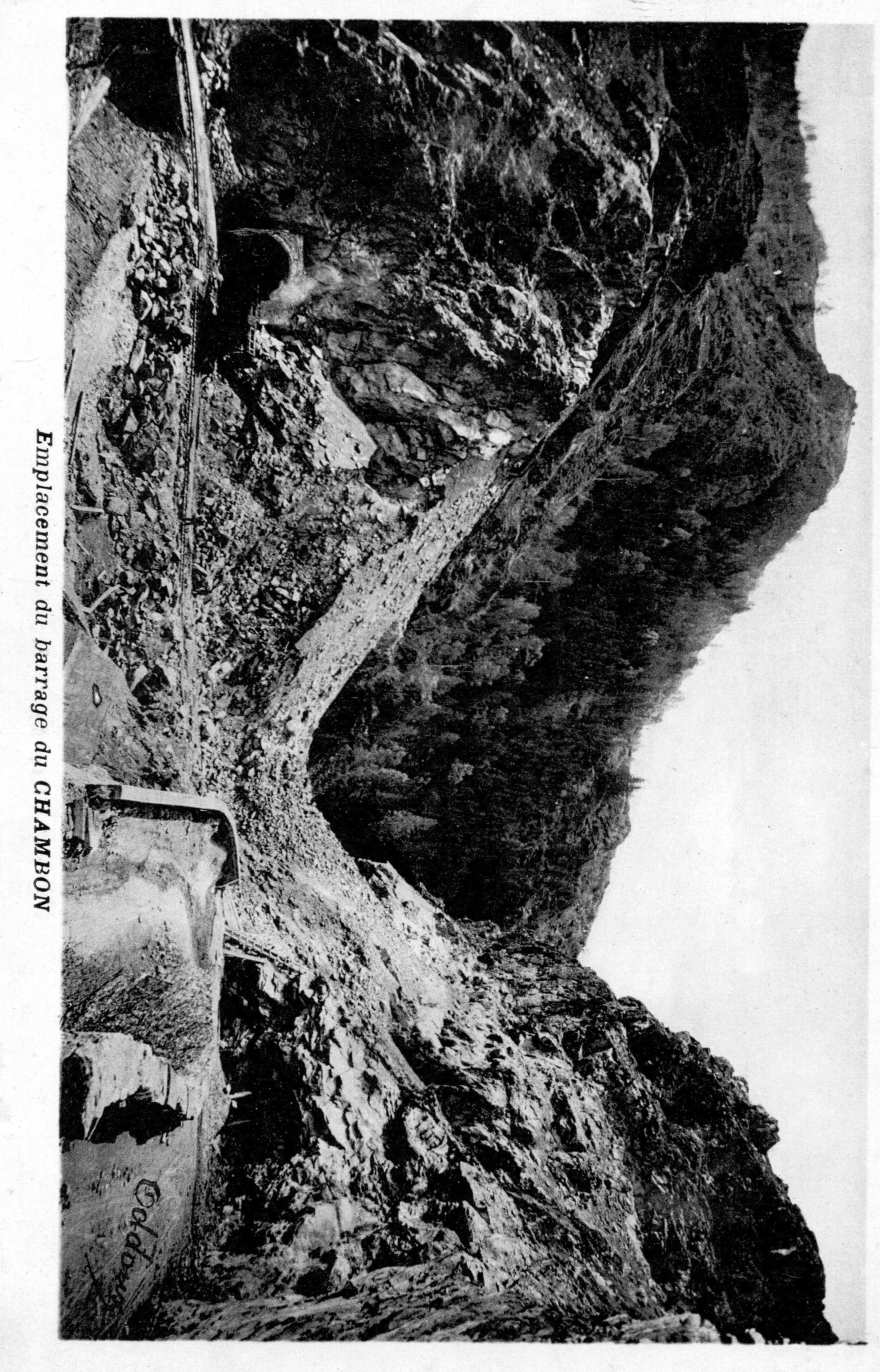Photo probablement prise vers 1929, illustrant le 'verrou glaciaire' du Chambon, un site idéal pour la construction du b