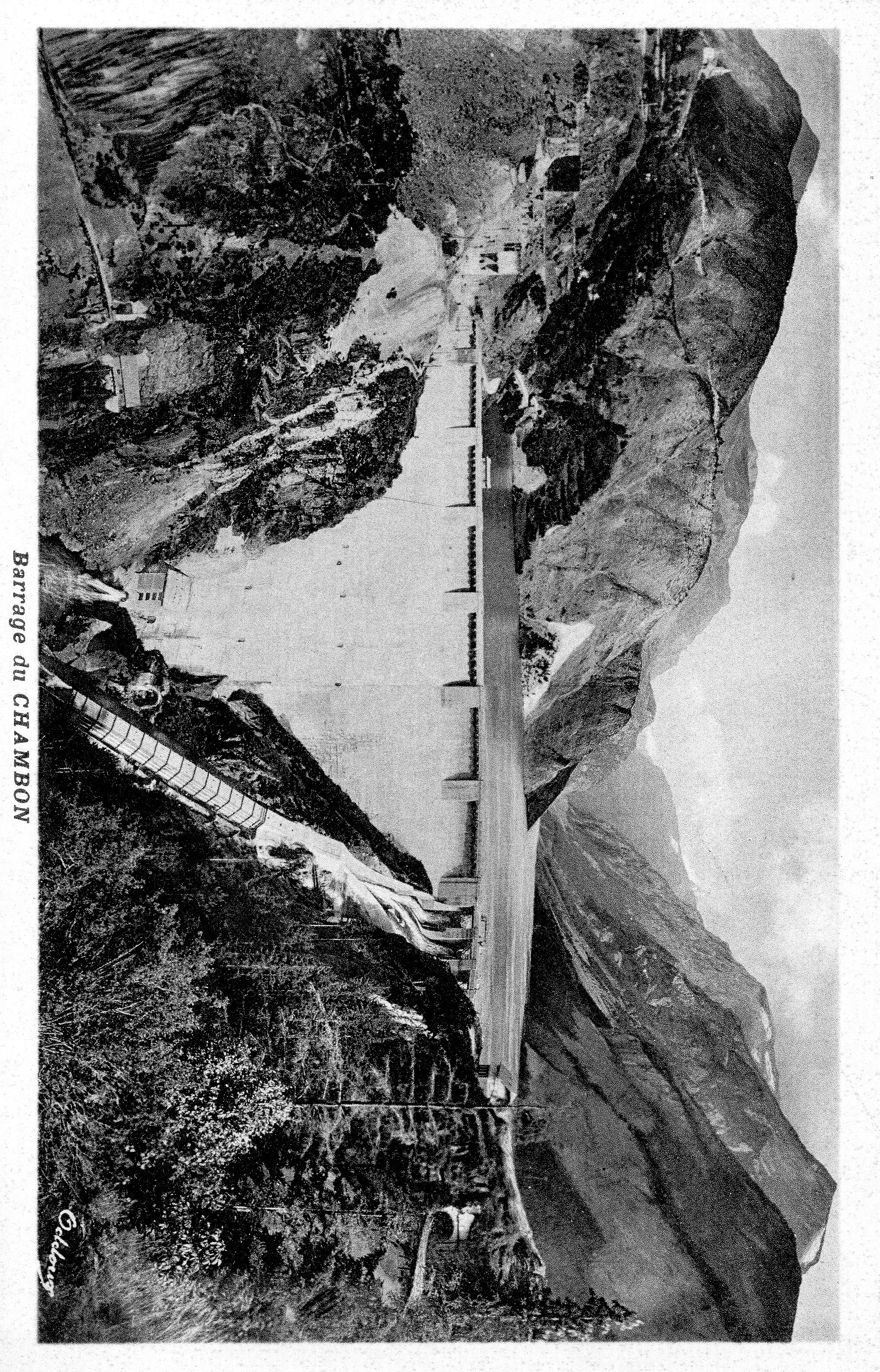 L'image met en évidence la capacité de rétention d'eau du barrage, soulignant son importance dans la gestion des ressour