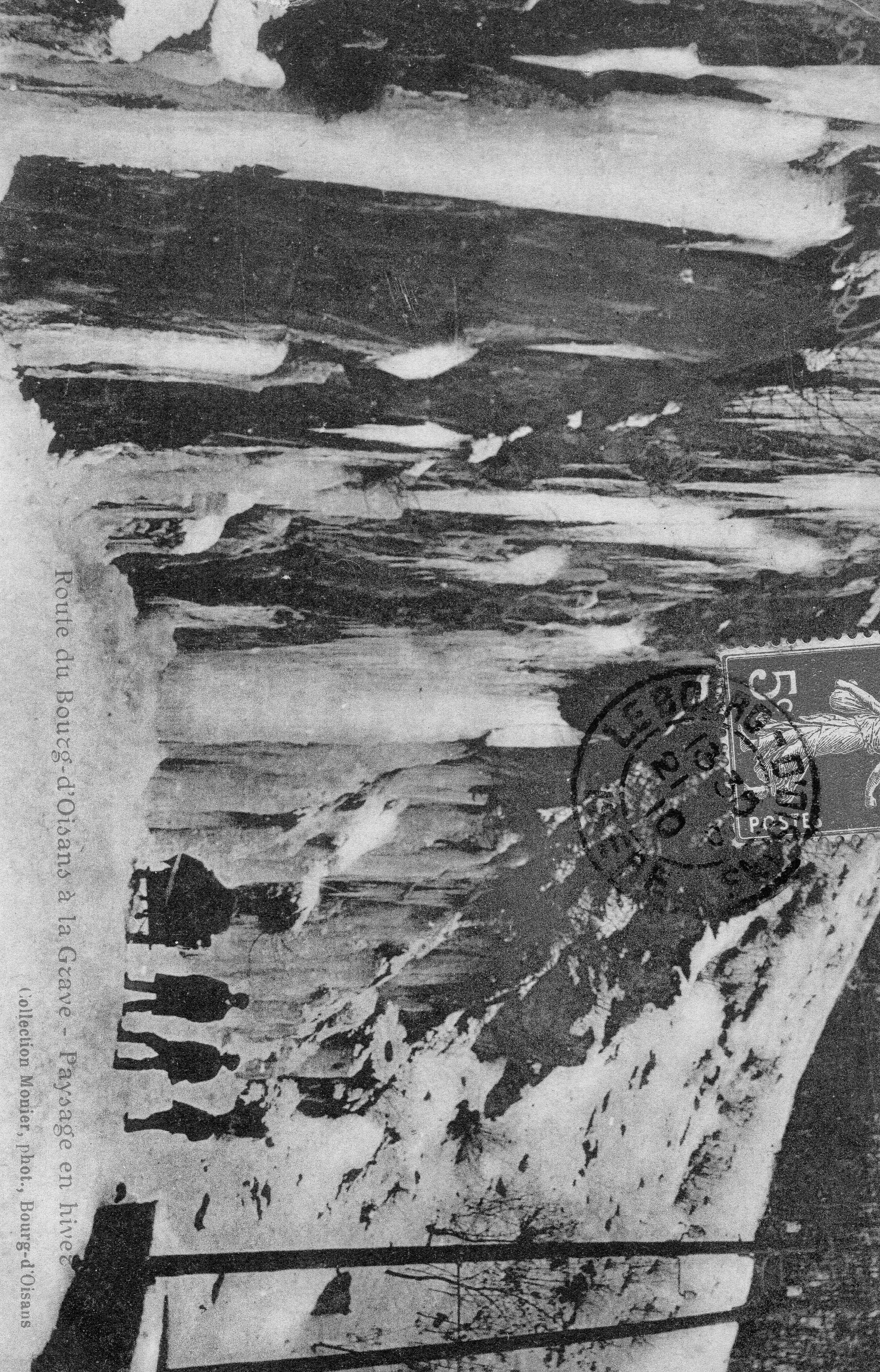 En 1910, des stalactites de glace impressionnantes bordent la route en contrebas de Mizoen, témoignant des conditions cl