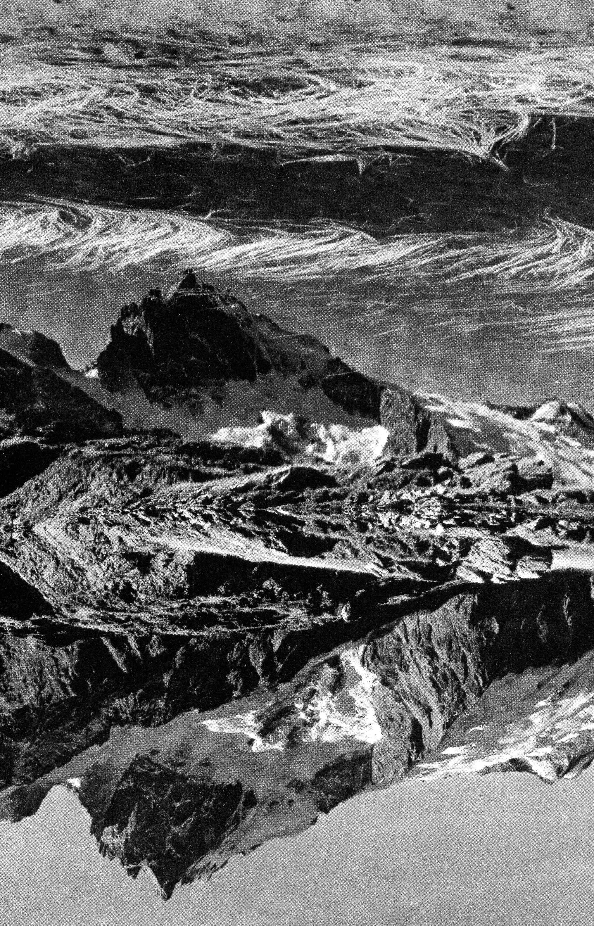 Une vue du lac Lérié au premier plan, avec la Meije en arrière-plan, prise en 1981.