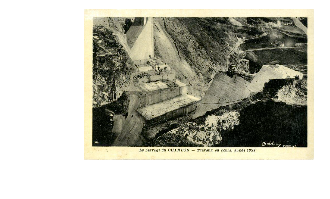 Une carte postale des travaux en cours au barrage du Chambon en 1933, mettant en évidence l'échelle impressionnante du c